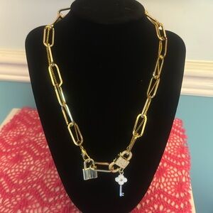 Paperclip Necklace w/Lock & Clover